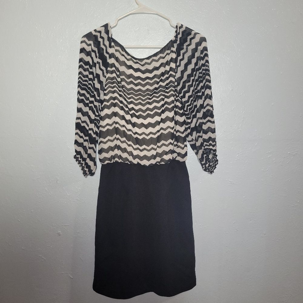 Gabby & Skye Size 8 Black & White Chevron Dress